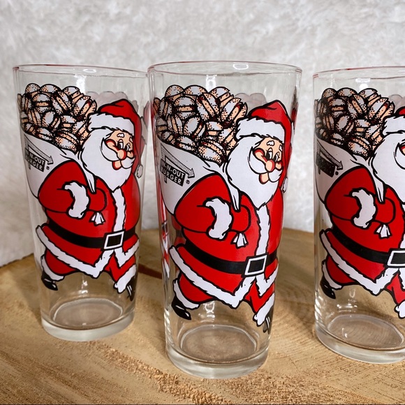 Vintage Christmas/Holiday Set Of 3 In-N-Out Burger Santa Drinking Glasses - Picture 3 of 5